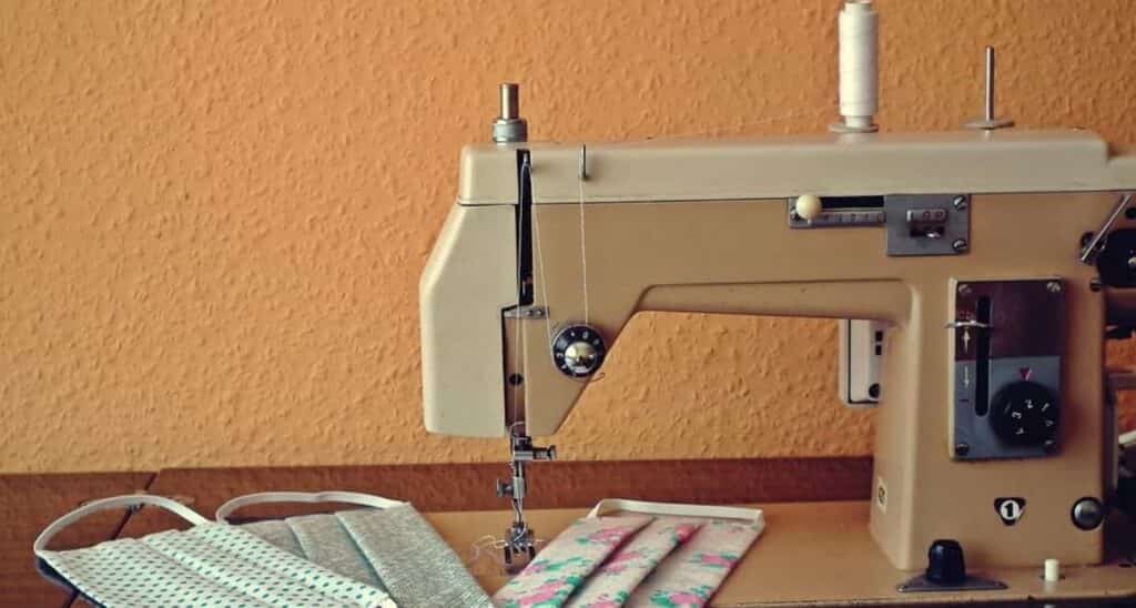 How-to-Select-a-good-Portable-Sewing-Machine-1024x548-min
